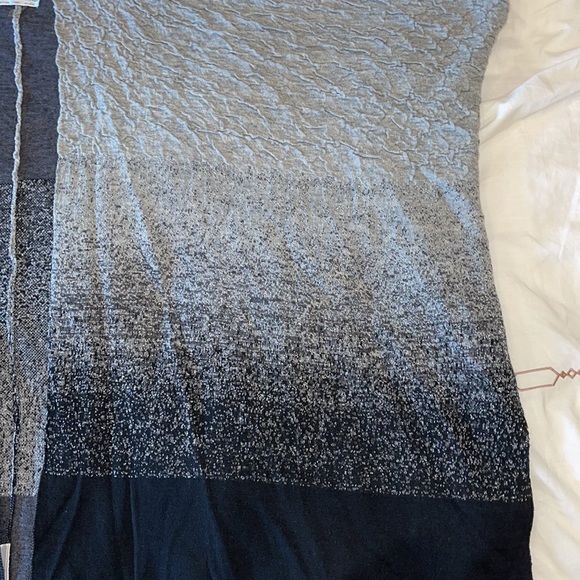 Gorgeous Alberto Makali Textured Ombré Lurex Sweater Cape - Picture 8 of 10